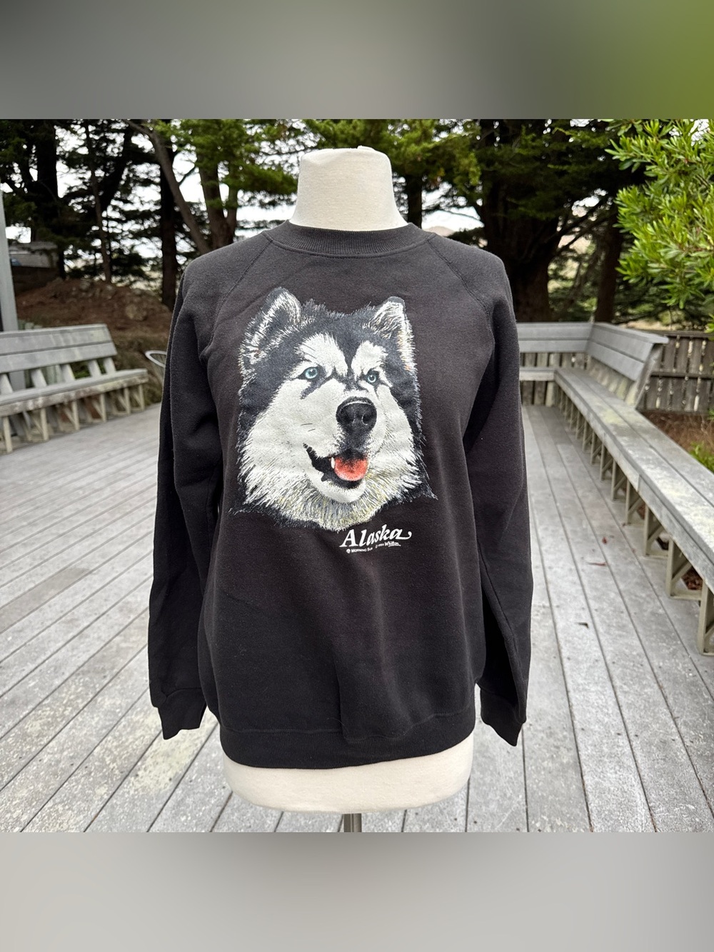 Vintage 1986 Black Husky Graphic Alaska Sweatshirt